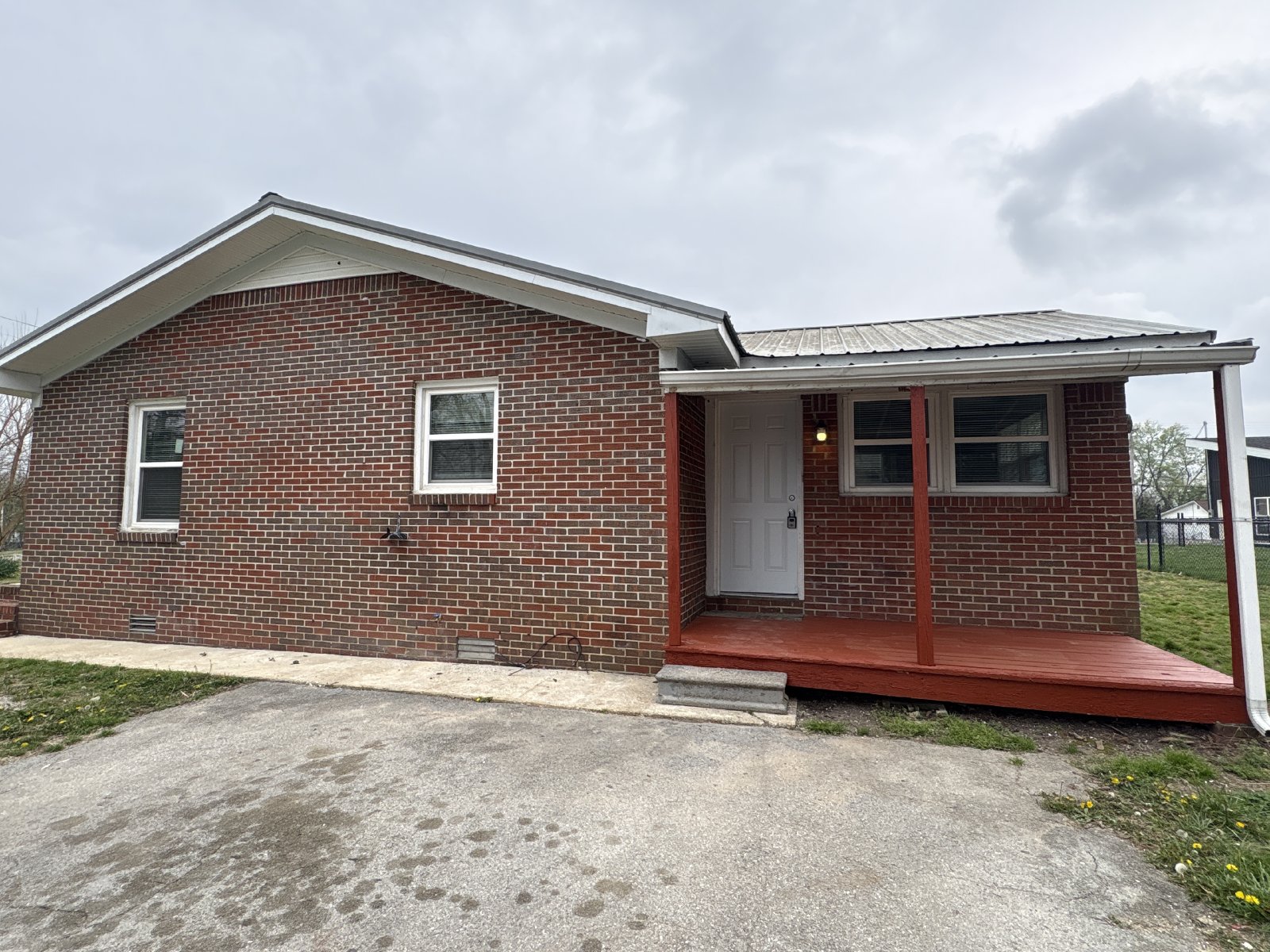 Freshly Renovated 2 Bedroom Duplex in Decherd! property image