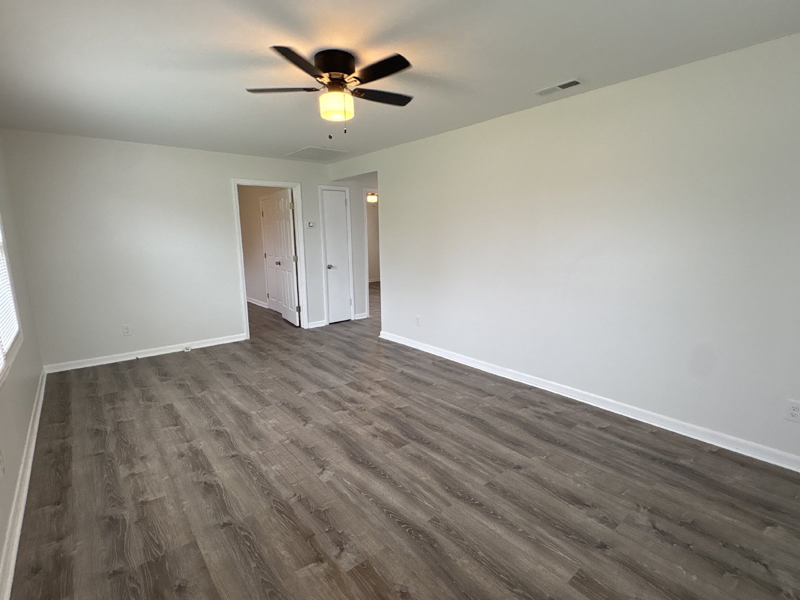 Freshly Renovated 2 Bedroom Duplex in Decherd! property image