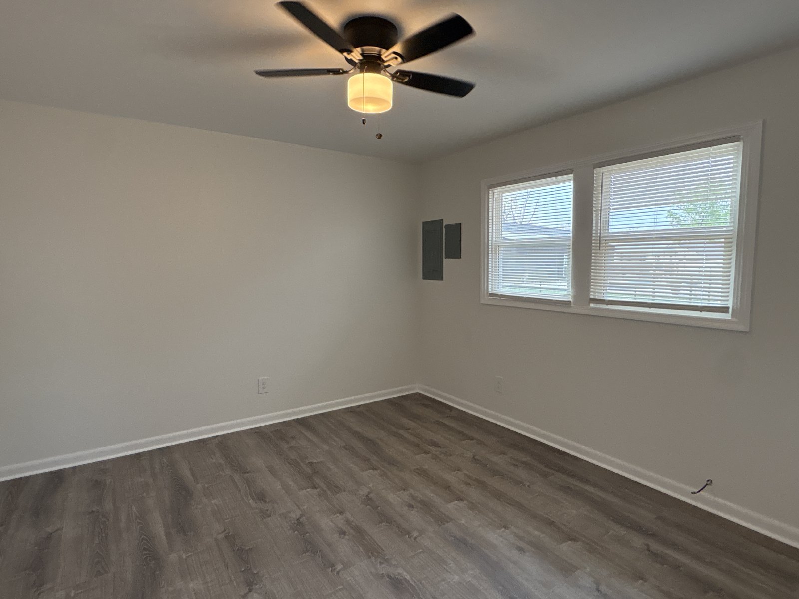 Freshly Renovated 2 Bedroom Duplex in Decherd! property image