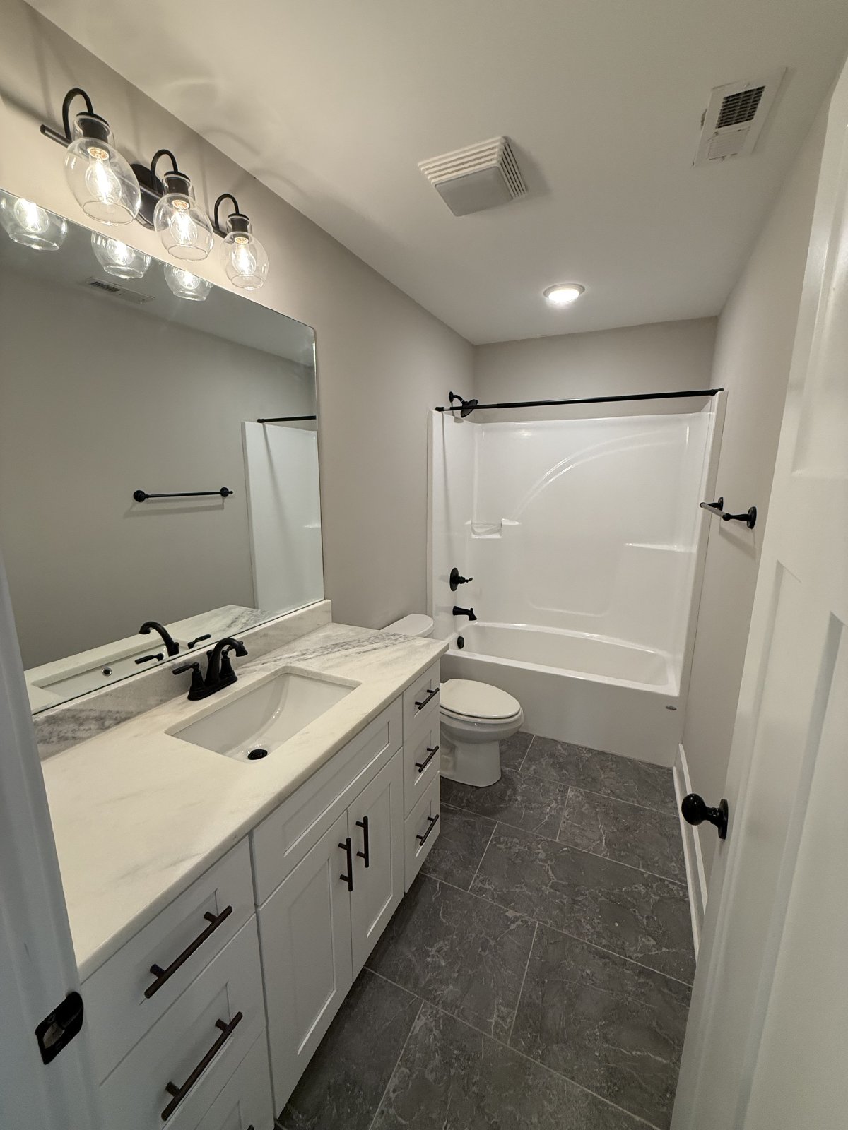 Beautiful New Build 4 Bed, 2.5 Bath, 2 Car Garage - Community Pool & Walking Trail! property image