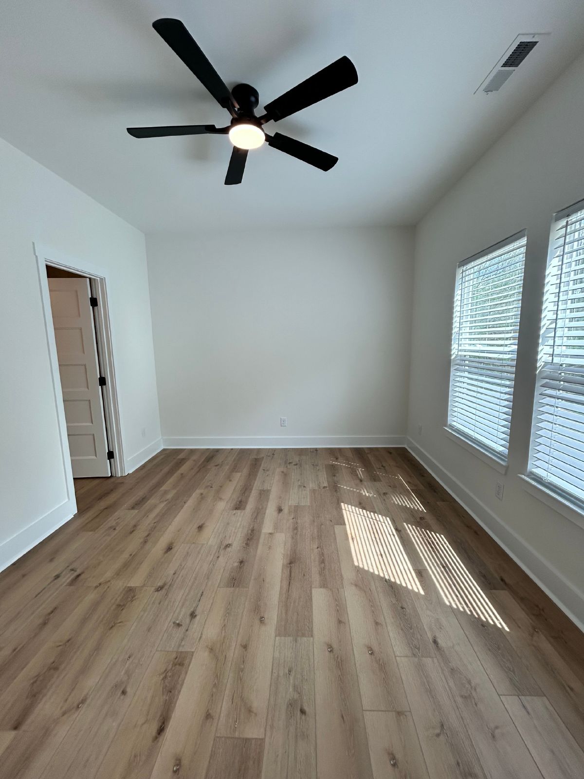 BRAND NEW Charming 3 Beds, 2.5 Baths in Hixson! property image