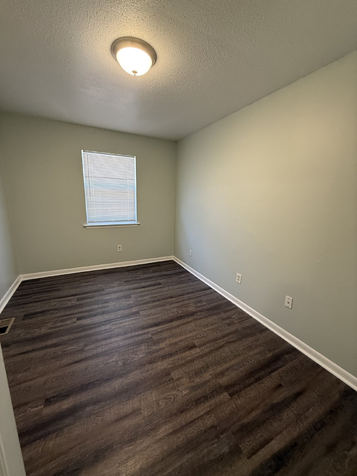 413 Booth Rd Chattanooga 2 spacious bedrooms 1 full bathroom property image