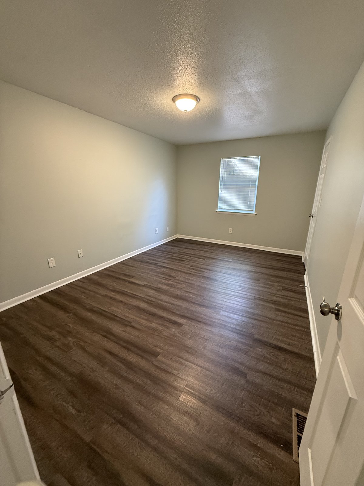 413 Booth Rd Chattanooga 2 spacious bedrooms 1 full bathroom property image