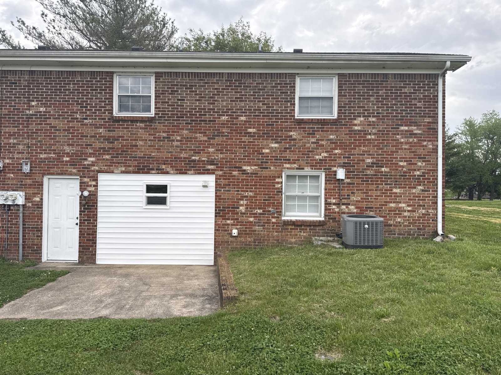 Spacious 3 Bed / 2 Bath Duplex in Lebanon – Comfortable Living with Convenient Location property image