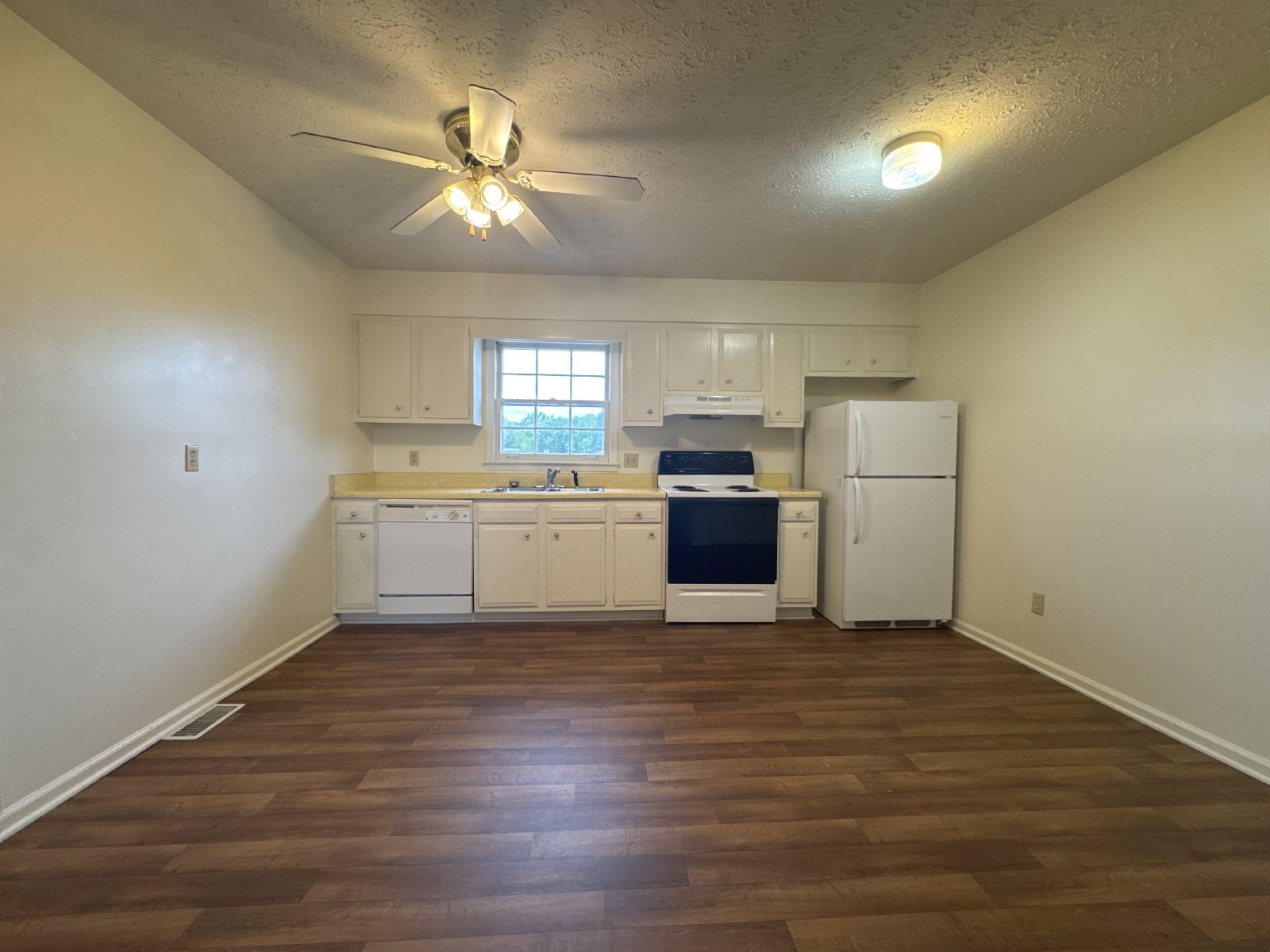 Spacious 3 Bed / 2 Bath Duplex in Lebanon – Comfortable Living with Convenient Location property image