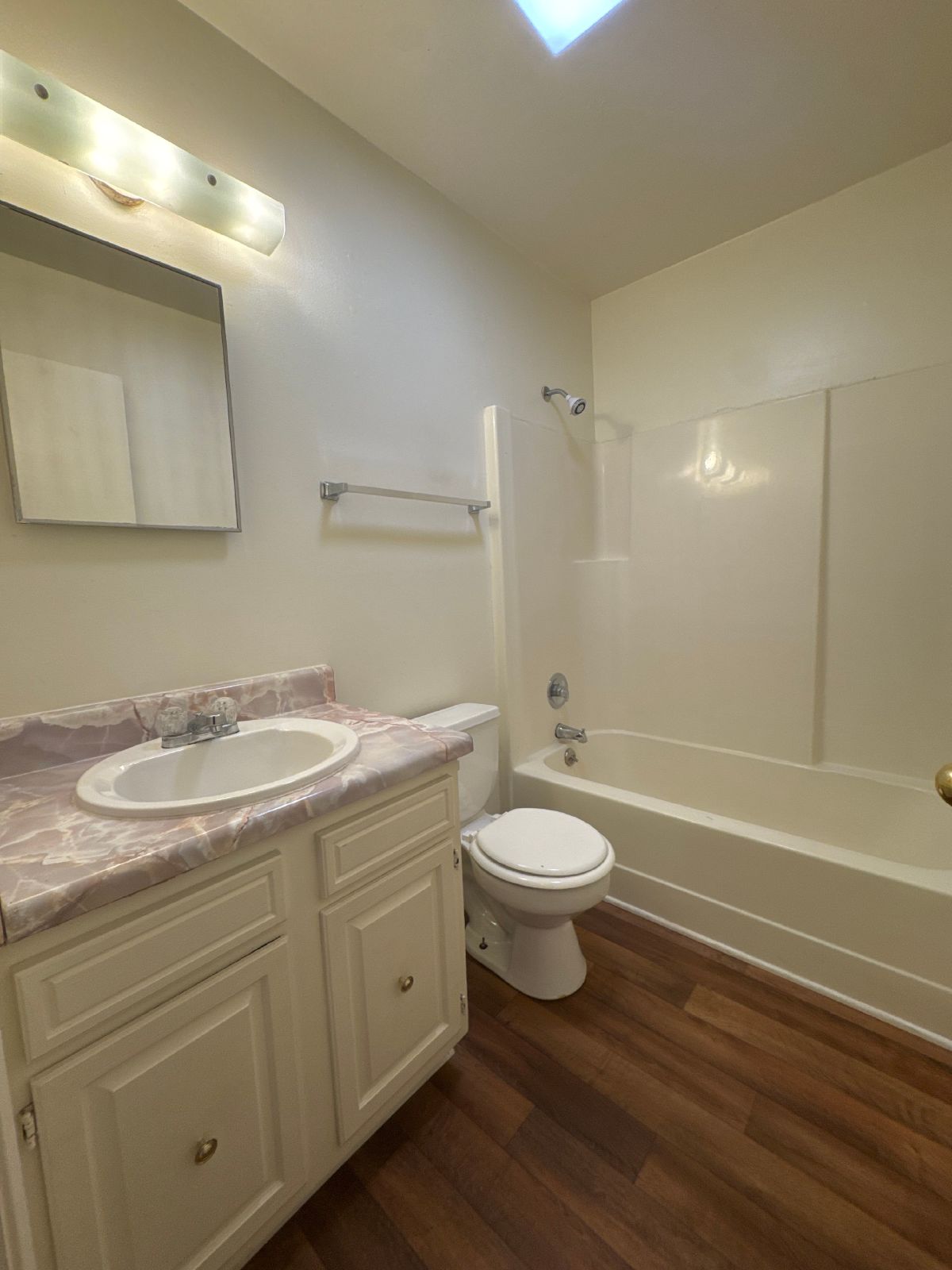 Spacious 3 Bed / 2 Bath Duplex in Lebanon – Comfortable Living with Convenient Location property image