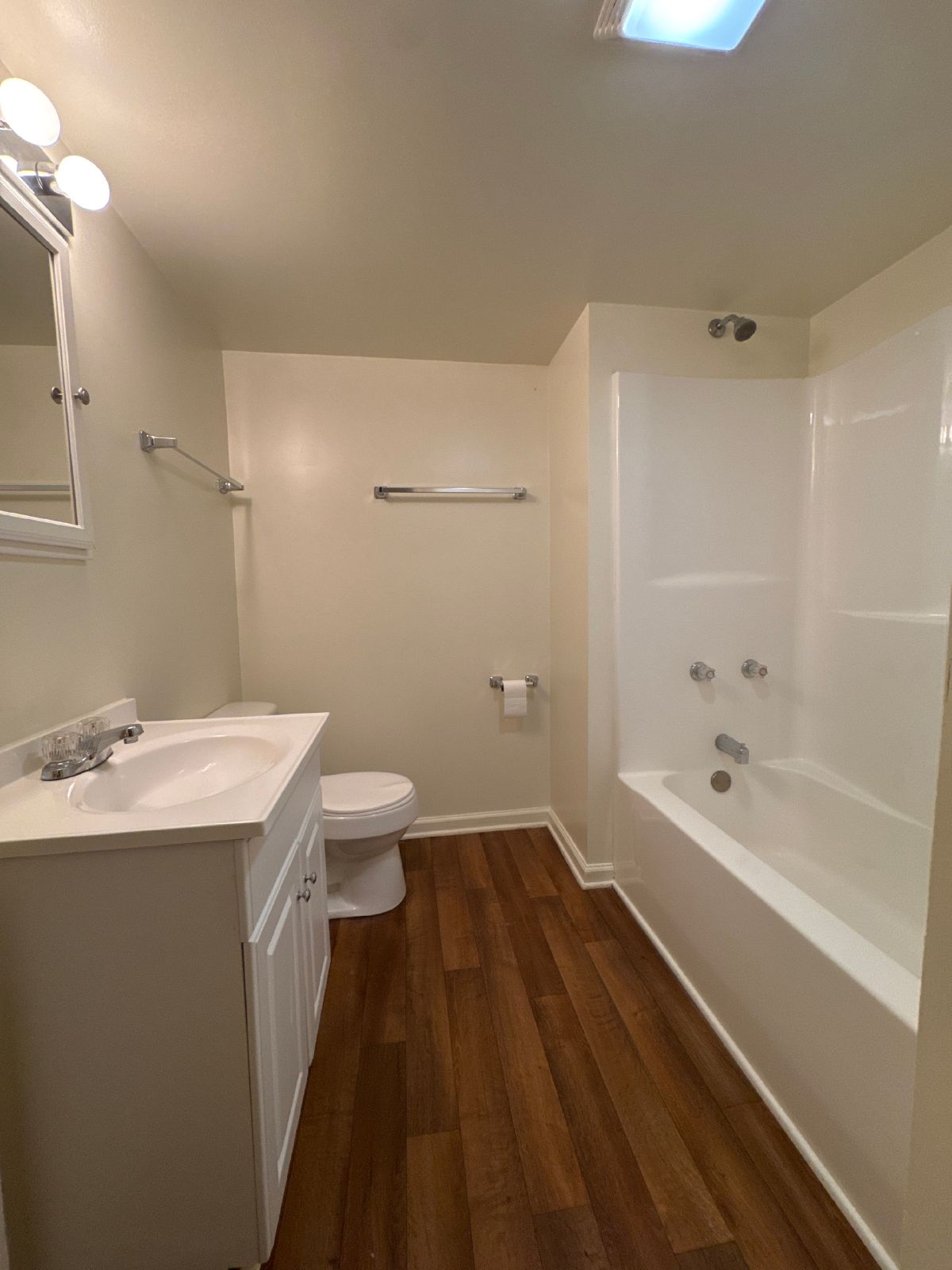 Spacious 3 Bed / 2 Bath Duplex in Lebanon – Comfortable Living with Convenient Location property image