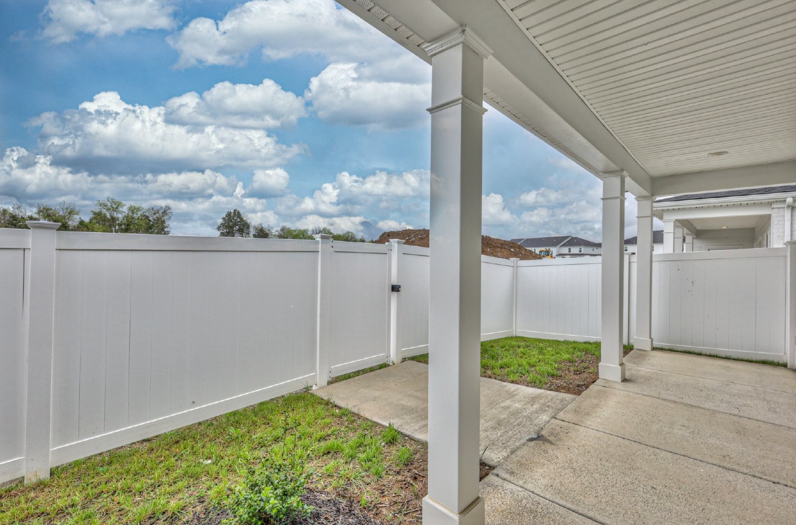 Brand New Luxury Townhome! 3 BR, 2.5 BA, 2 Car Garage, Pool, Dog Park, and More! property image