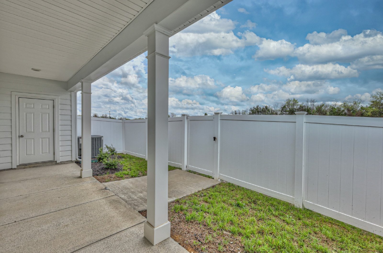 Brand New Luxury Townhome! 3 BR, 2.5 BA, 2 Car Garage, Pool, Dog Park, and More! property image