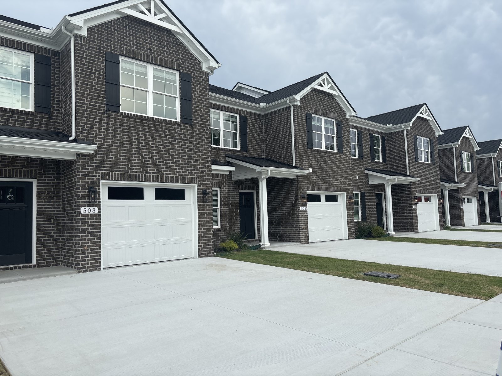 1/2 OFF MOVE IN SPECIAL! 4 Bedroom Townhome in Shelbyville! property image