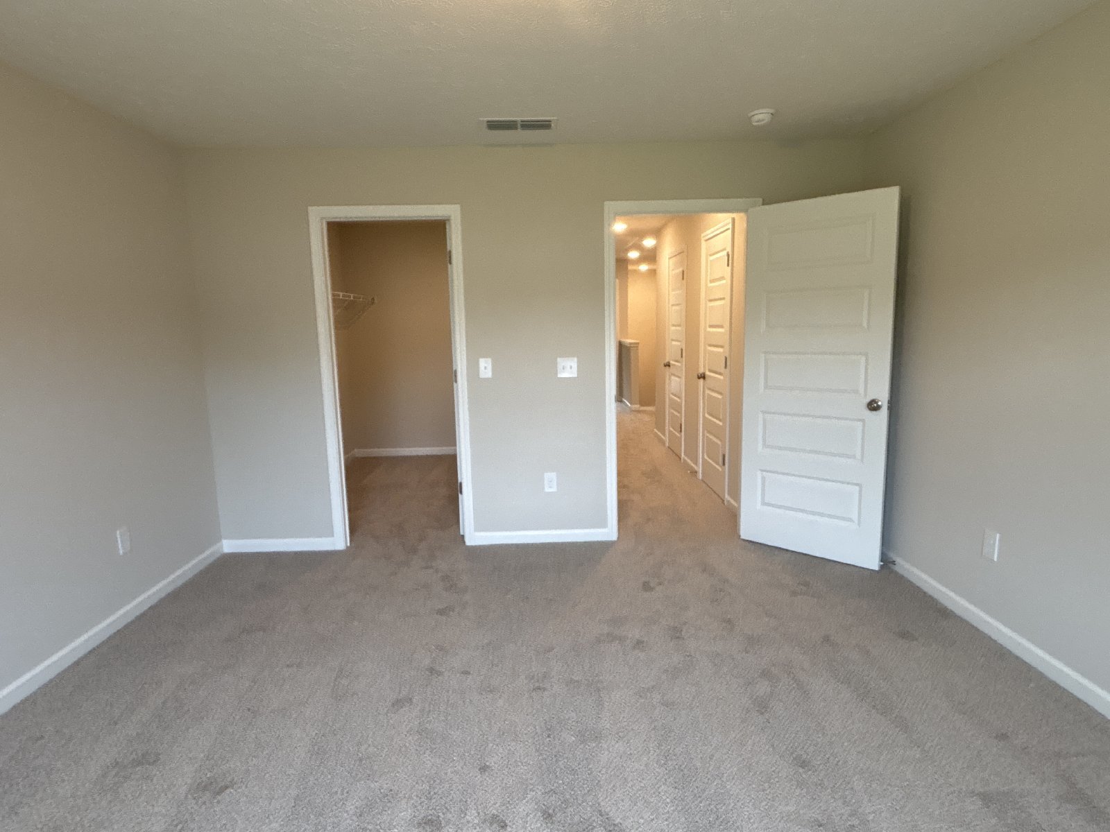 1/2 OFF MOVE IN SPECIAL! 4 Bedroom Townhome in Shelbyville! property image