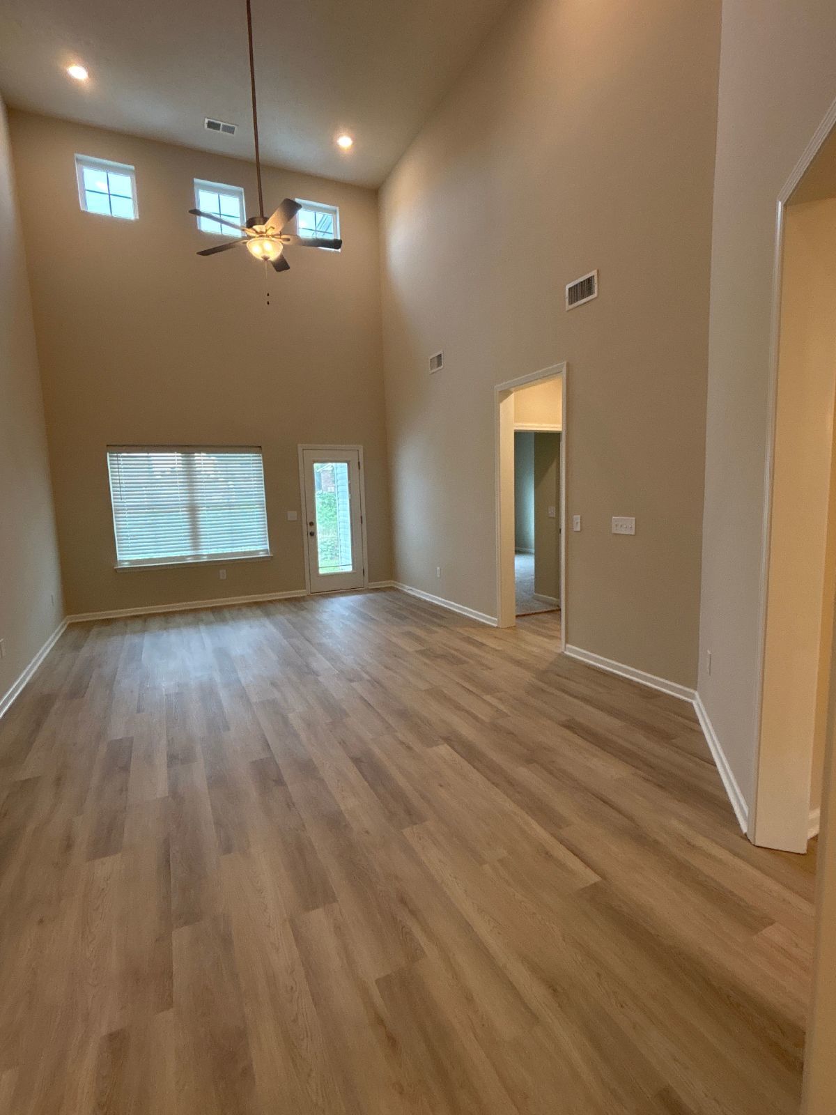 1/2 OFF MOVE IN SPECIAL! 4 Bedroom Townhome in Shelbyville! property image