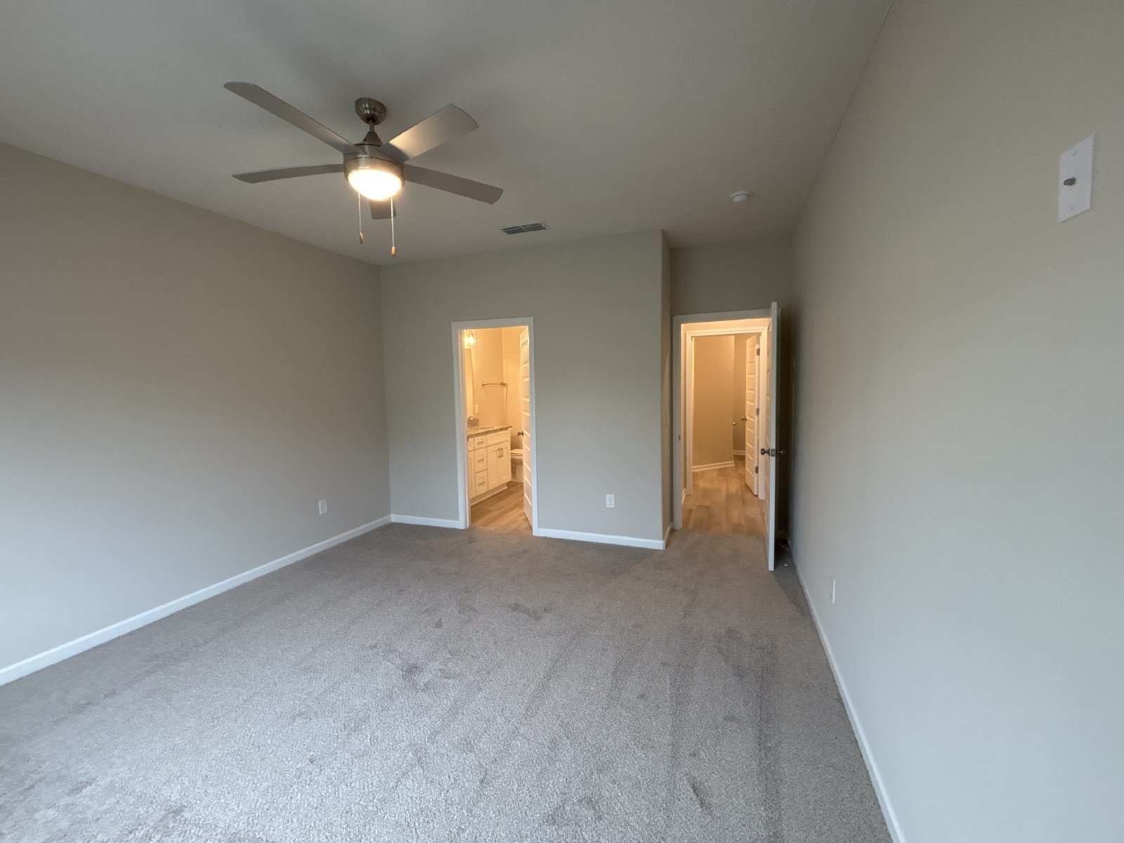 1/2 OFF MOVE IN SPECIAL! 4 Bedroom Townhome in Shelbyville! property image