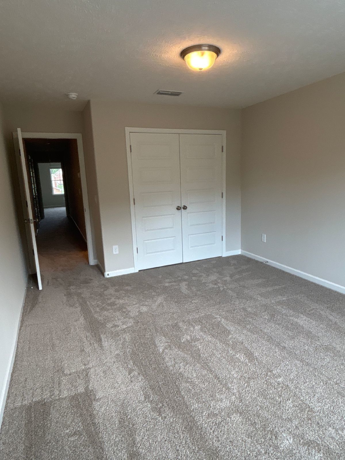 1/2 OFF MOVE IN SPECIAL! 4 Bedroom Townhome in Shelbyville! property image