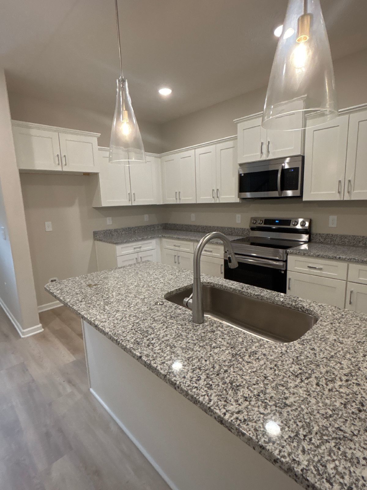 1/2 OFF MOVE IN SPECIAL! 4 Bedroom Townhome in Shelbyville! property image