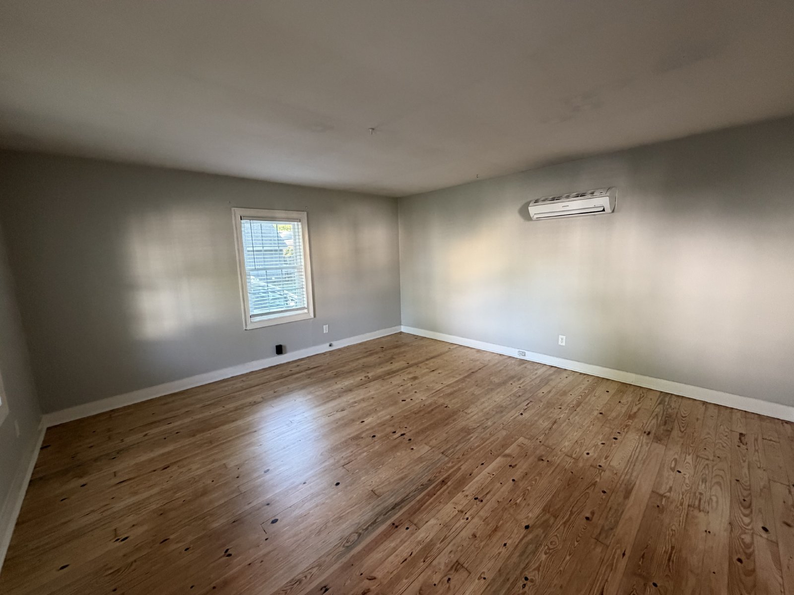 1 Bed 1 Bath Studio Style Apartment Minutes From the Square property image