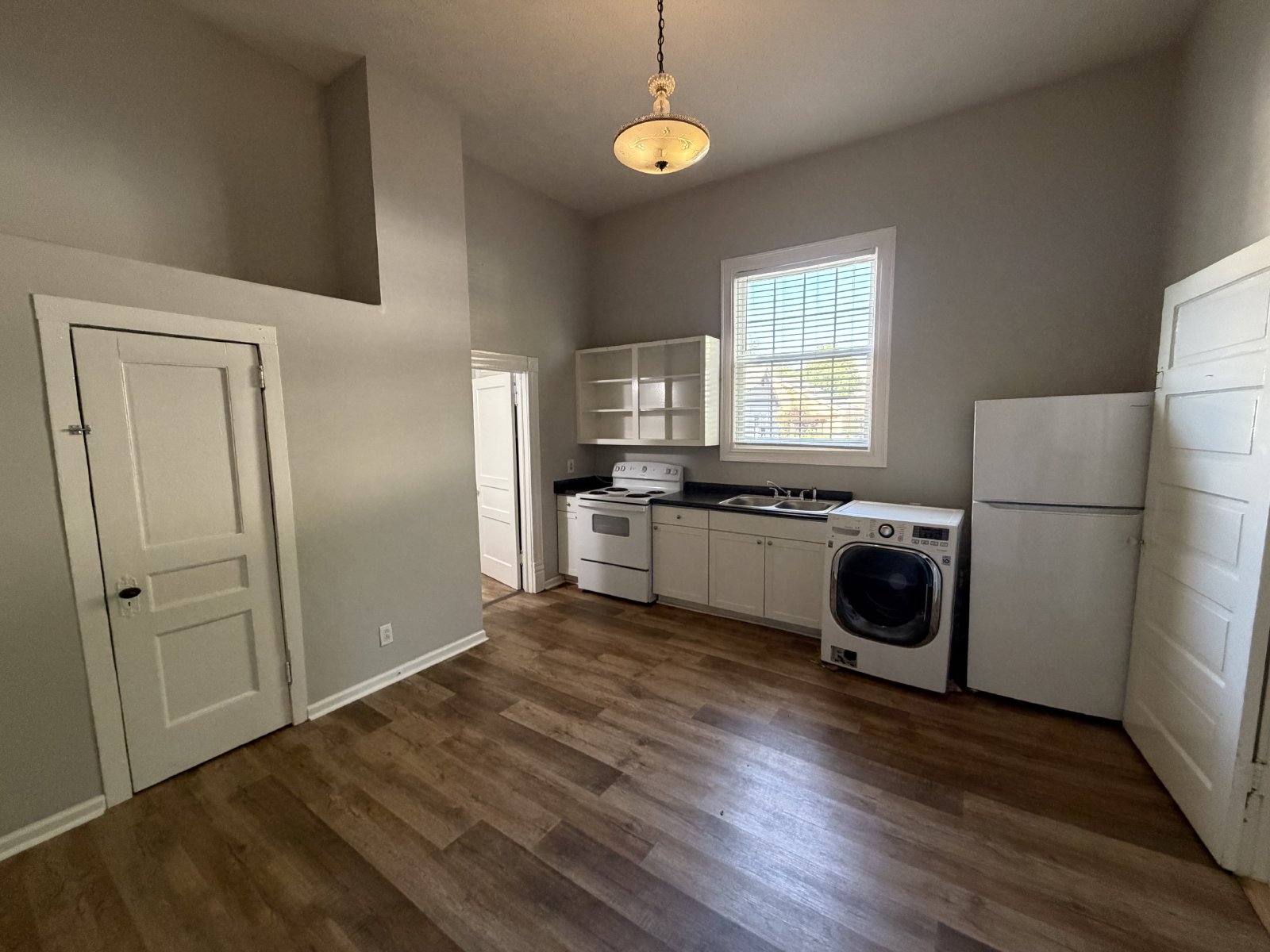 1 Bed 1 Bath Studio Style Apartment Minutes From the Square property image