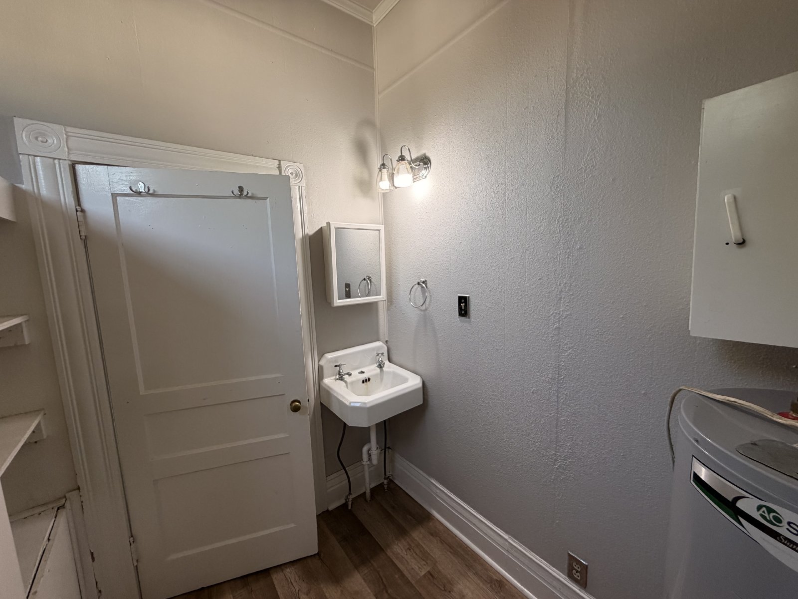 1 Bed 1 Bath Studio Style Apartment Minutes From the Square property image