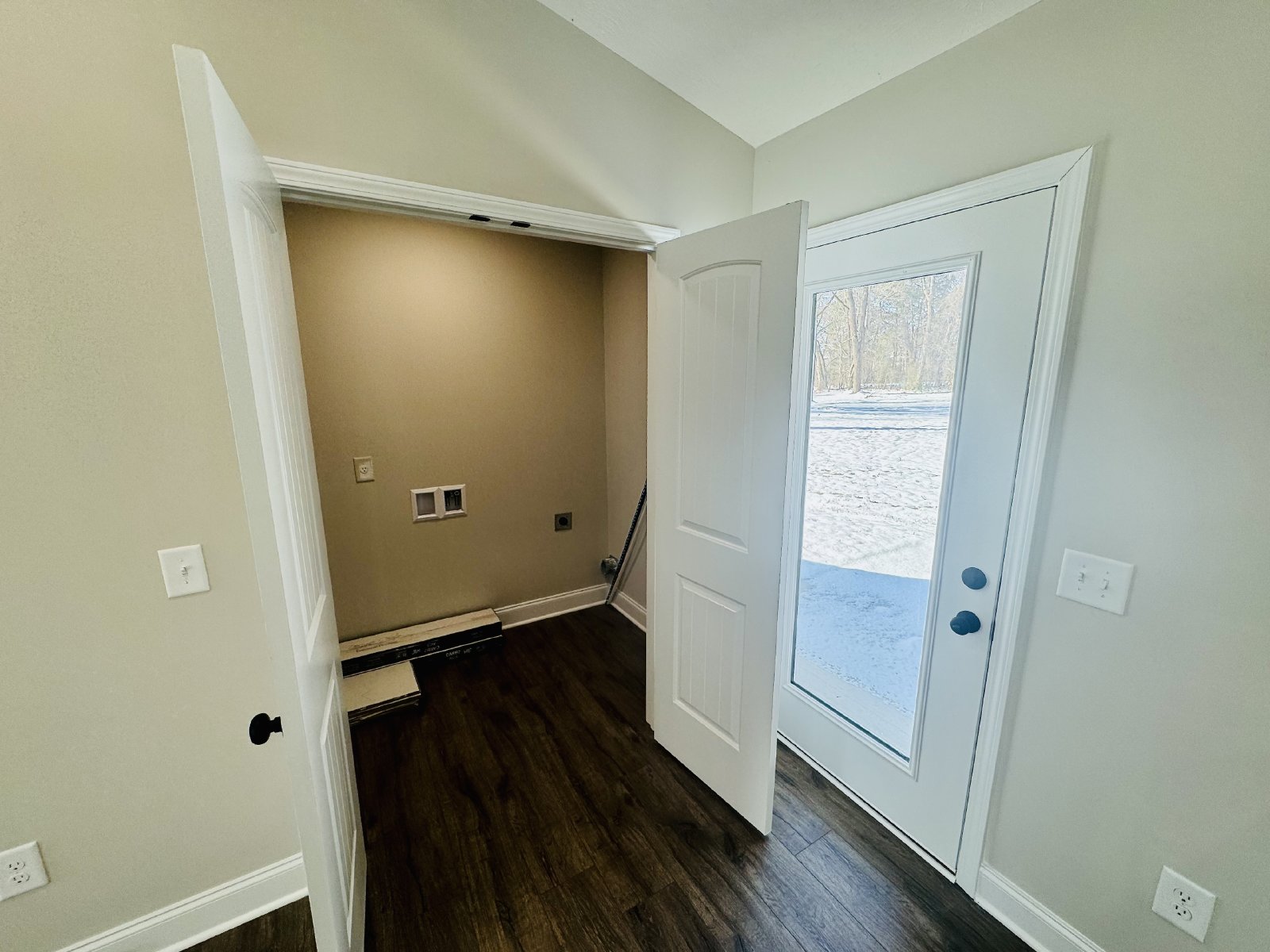 Spacious 3 Bed 2 Bath Duplex with Fenced-In Backyard! property image