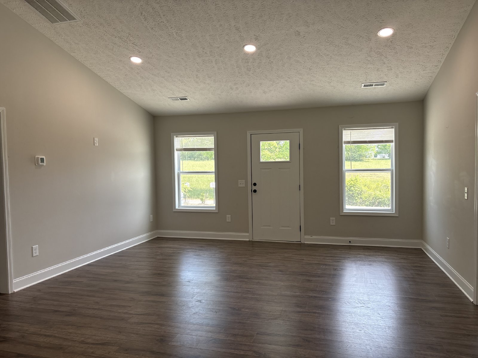 Spacious 3 Bed 2 Bath Duplex with Fenced-In Backyard! property image