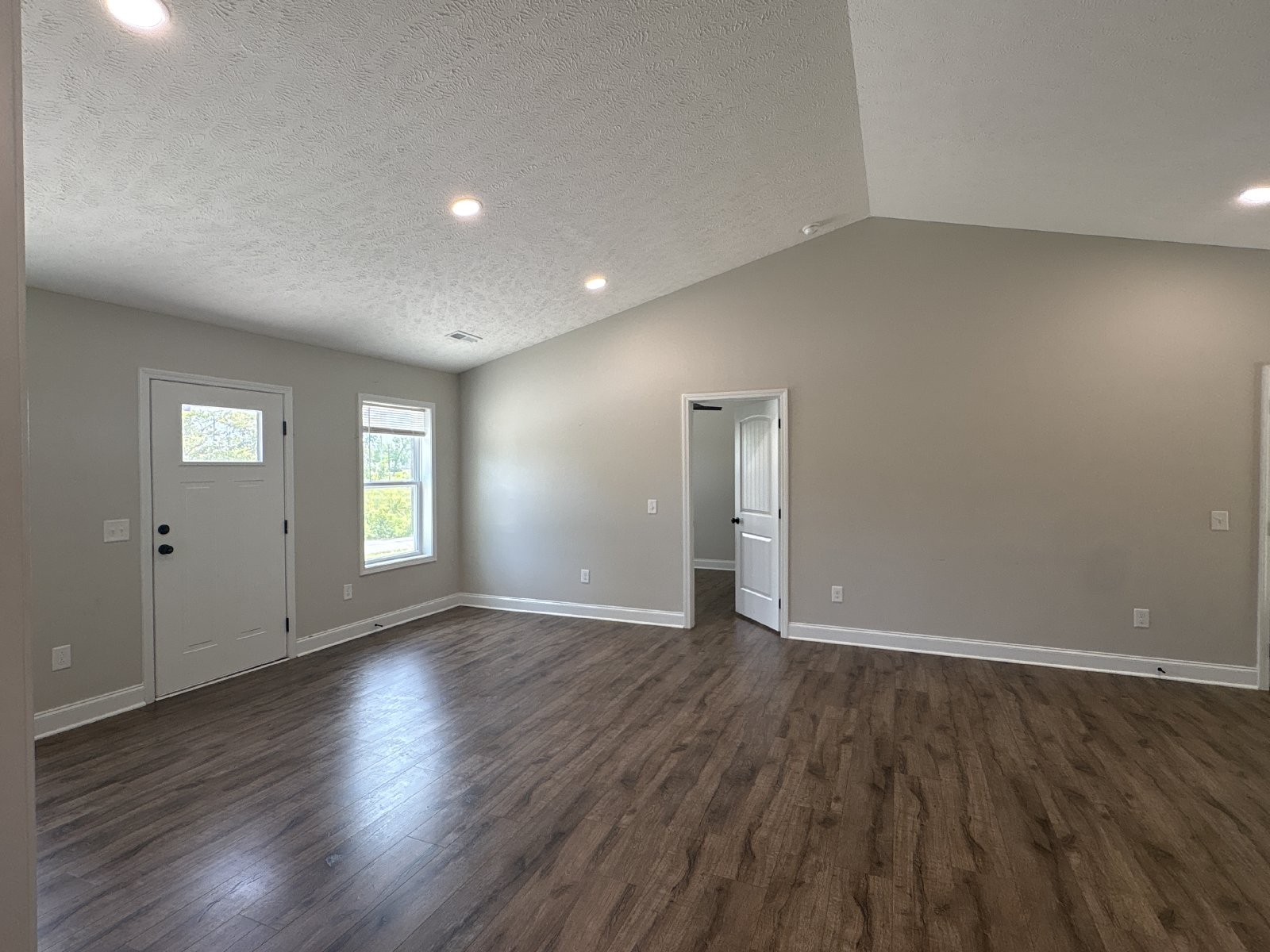 Spacious 3 Bed 2 Bath Duplex with Fenced-In Backyard! property image