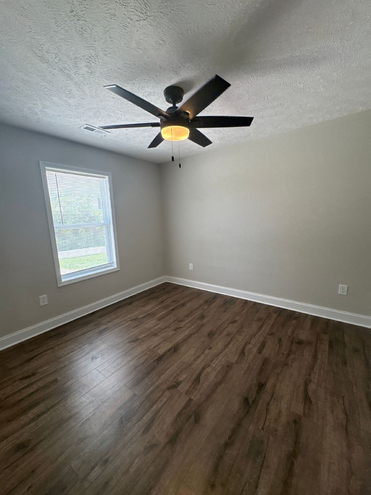 Spacious 3 Bed 2 Bath Duplex with Fenced-In Backyard! property image