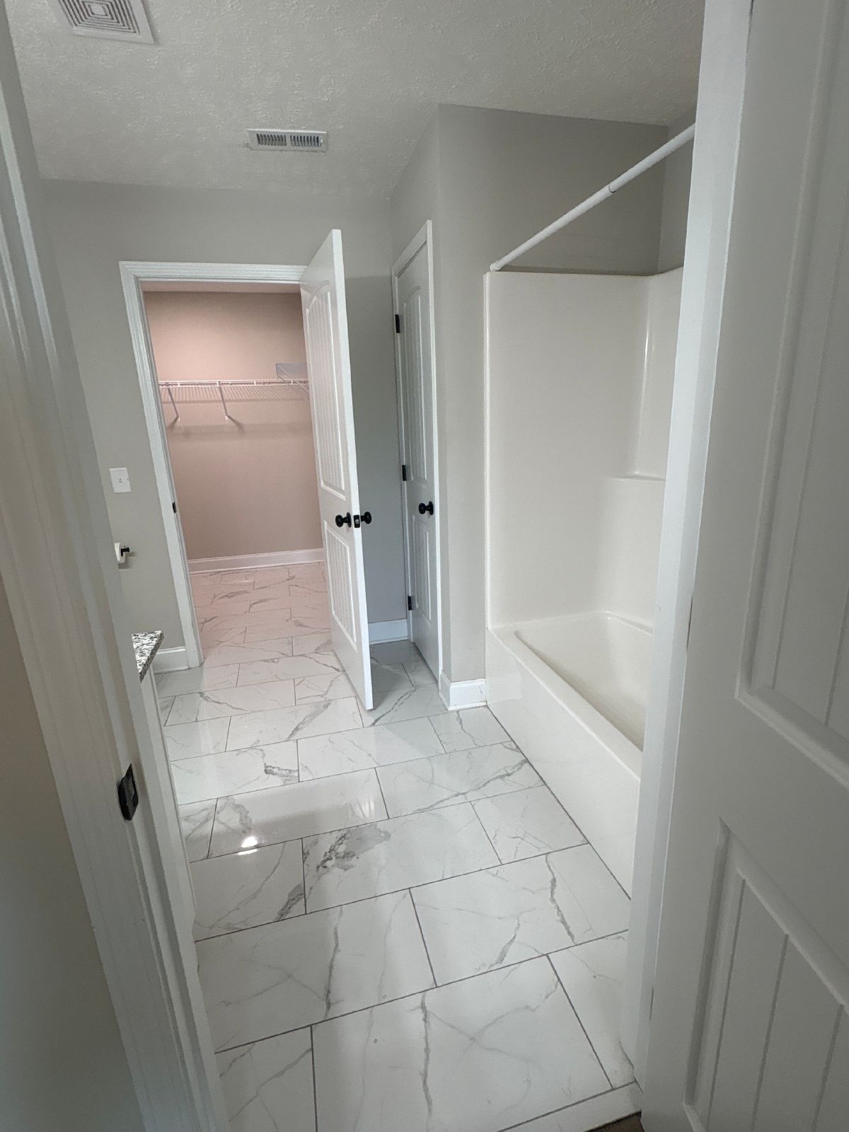 Spacious 3 Bed 2 Bath Duplex with Fenced-In Backyard! property image