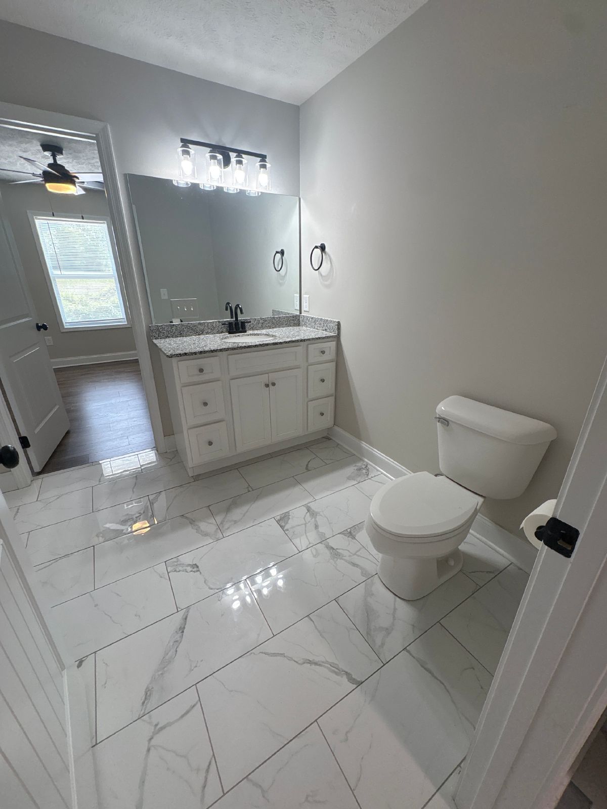 Spacious 3 Bed 2 Bath Duplex with Fenced-In Backyard! property image