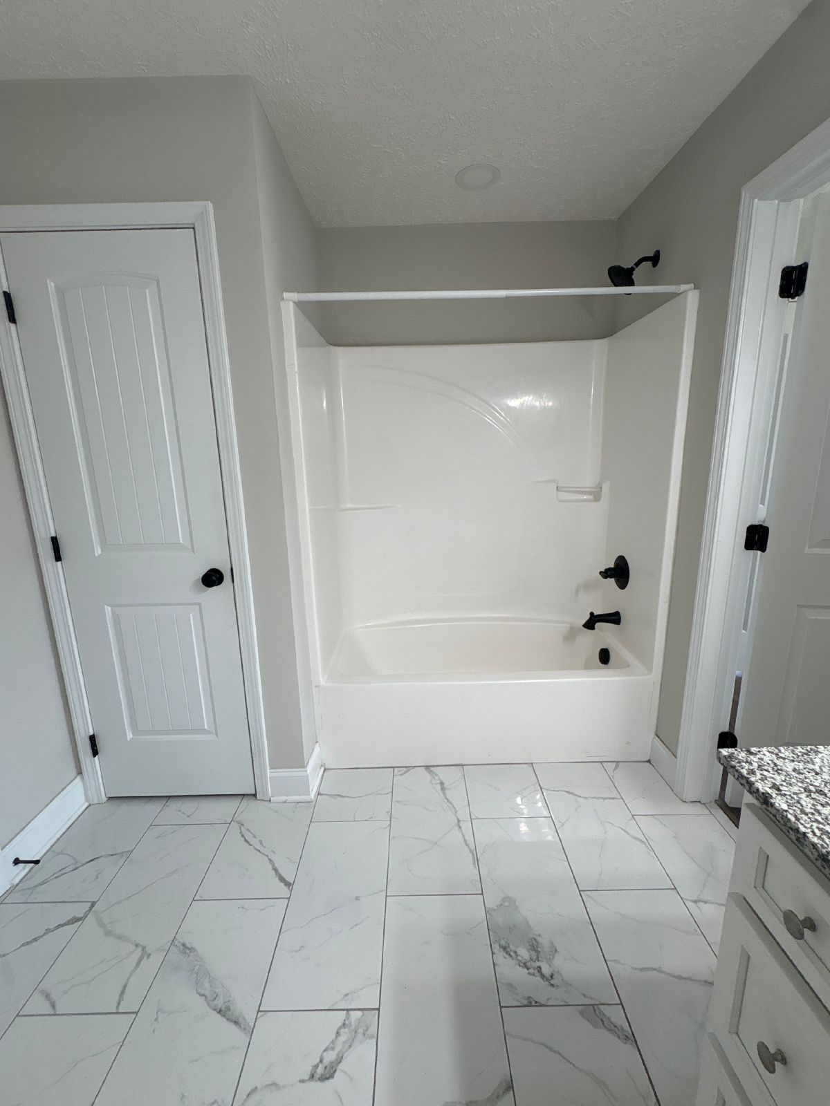 Spacious 3 Bed 2 Bath Duplex with Fenced-In Backyard! property image