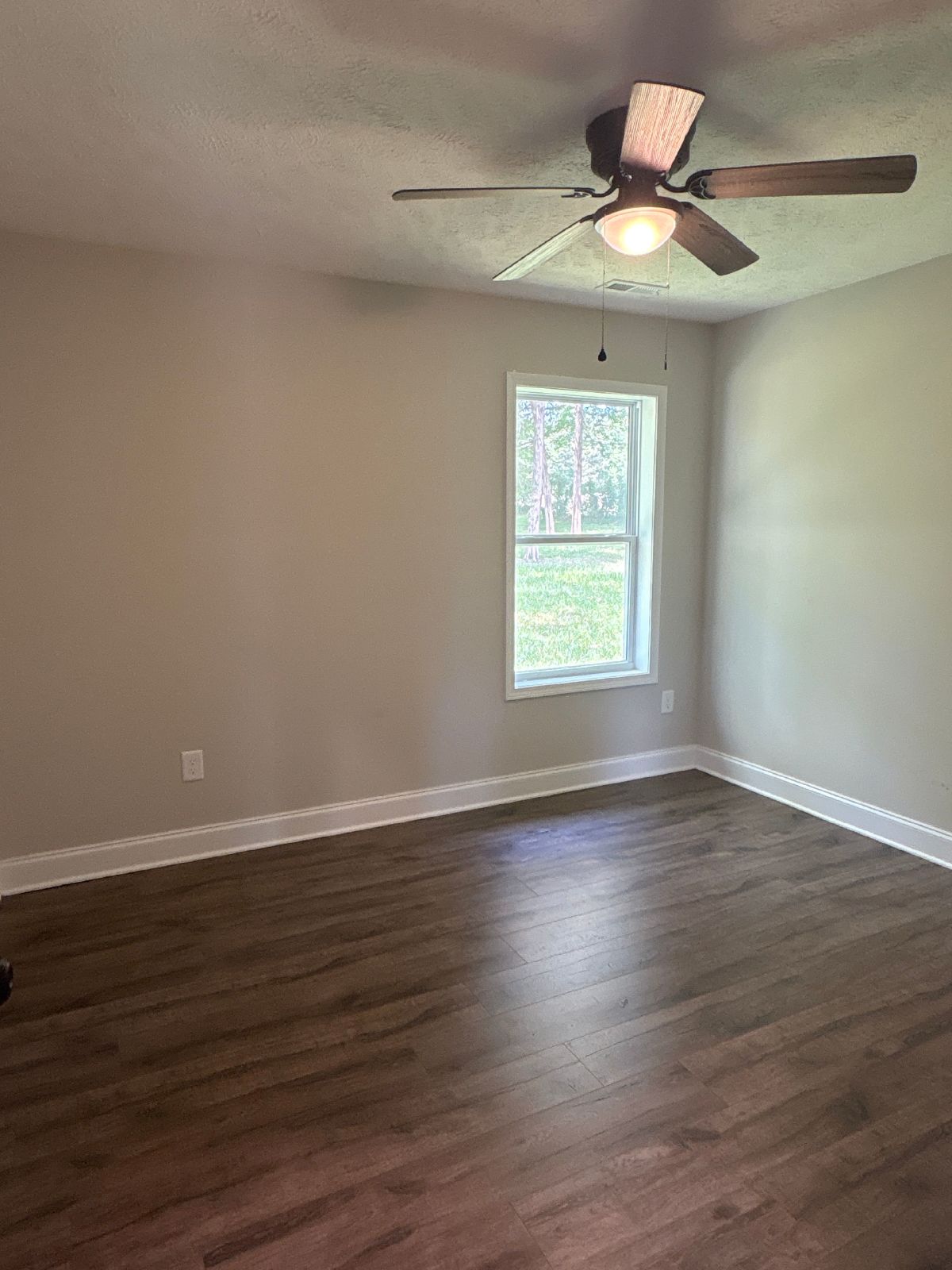 Spacious 3 Bed 2 Bath Duplex with Fenced-In Backyard! property image