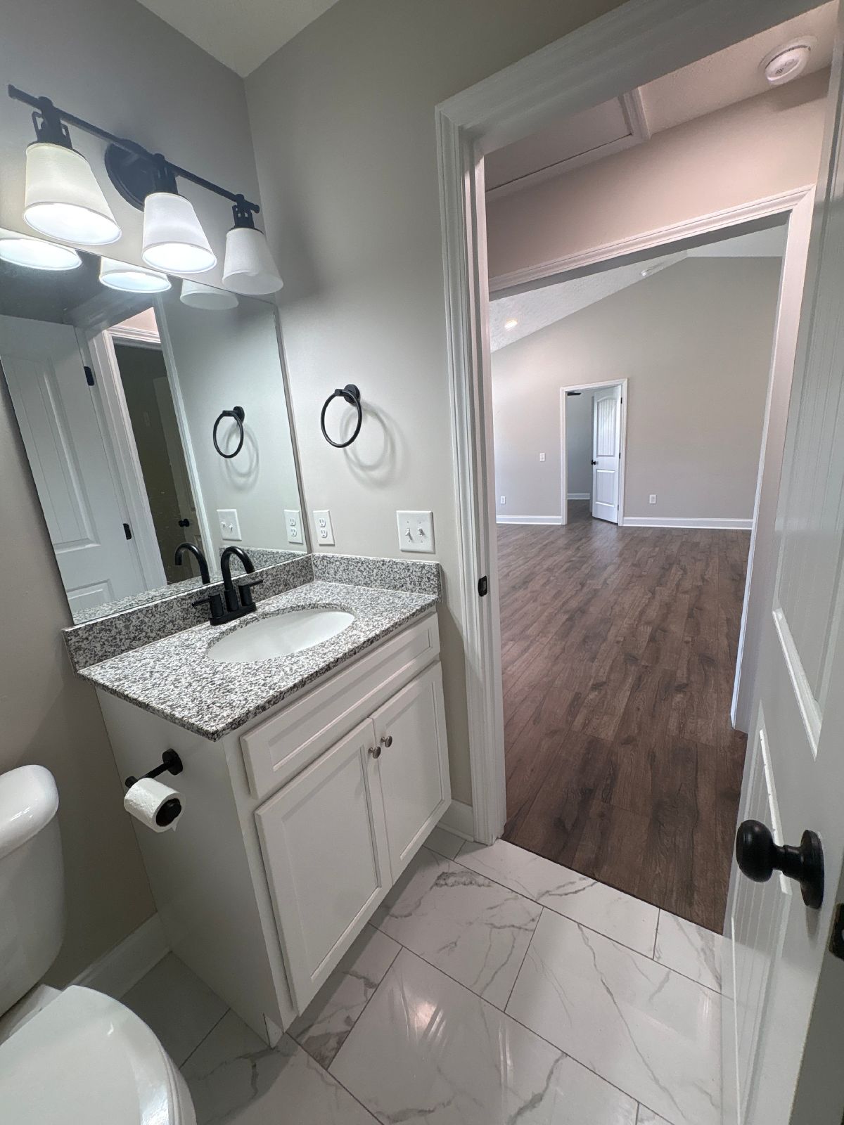 Spacious 3 Bed 2 Bath Duplex with Fenced-In Backyard! property image