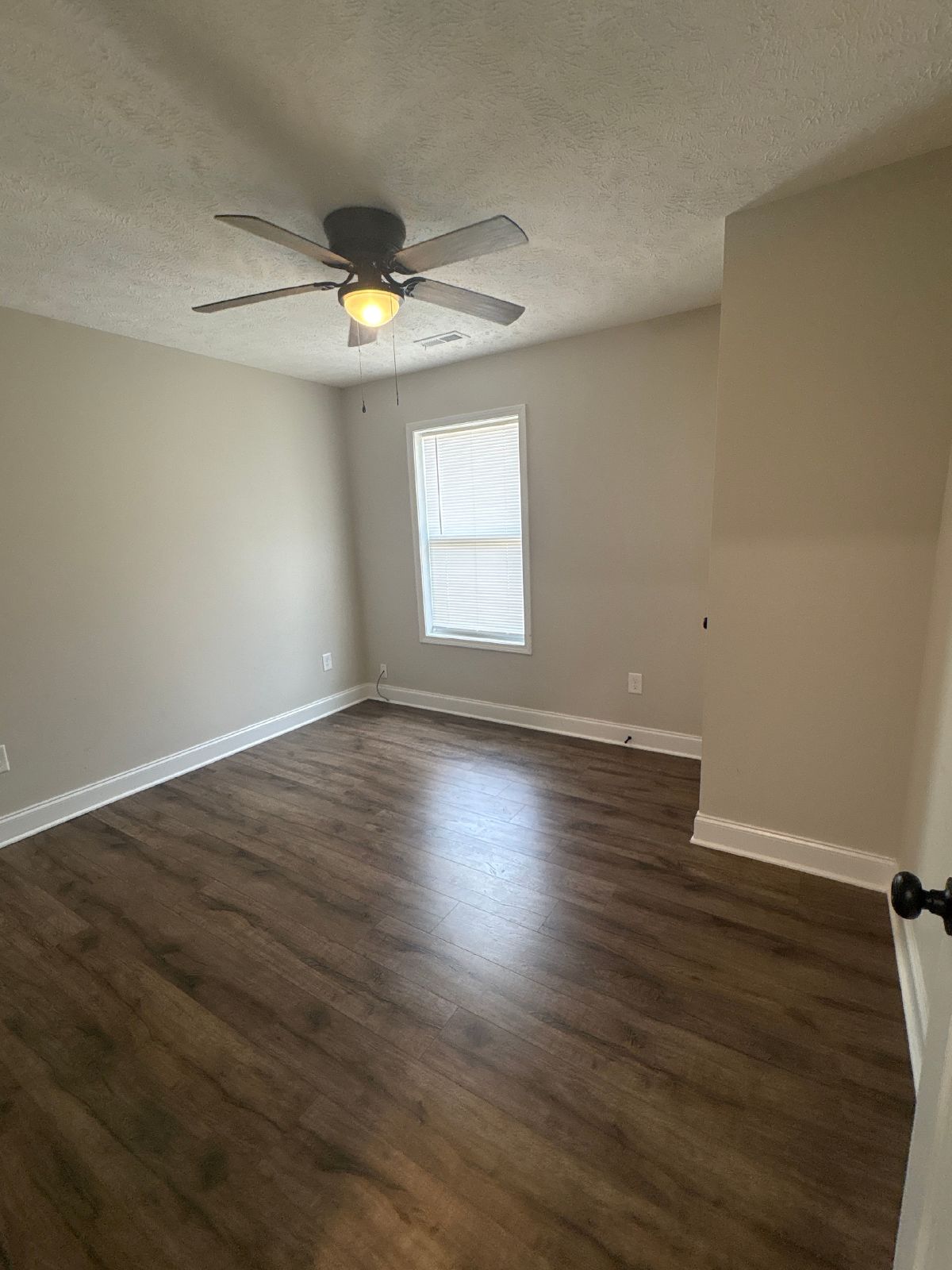 Spacious 3 Bed 2 Bath Duplex with Fenced-In Backyard! property image