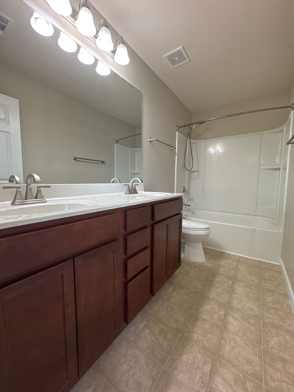 Well-Maintained 3BR Home in Lebanon | Great Location + Natural Light property image