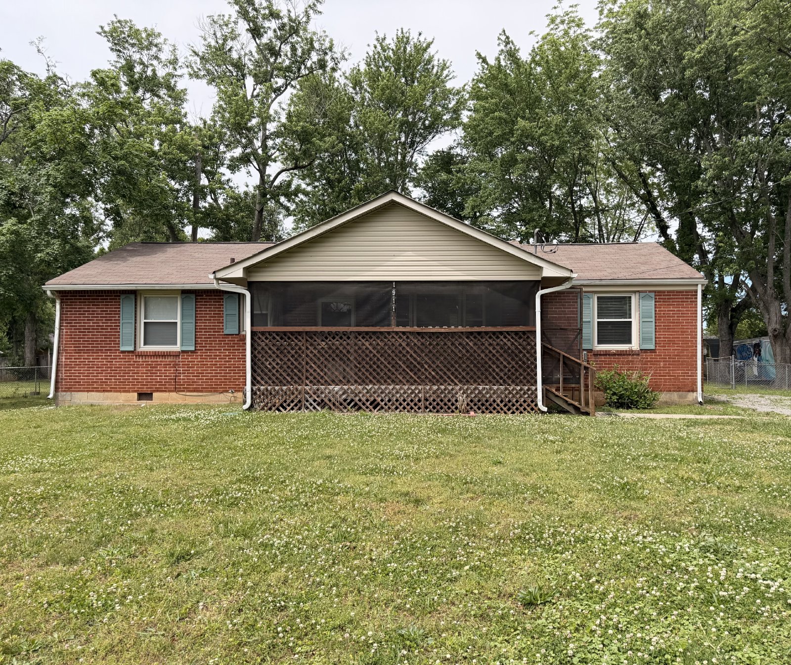 Available Immediatey! 3 Bedroom 1 Bath + Bonus & Screened in Porch property image
