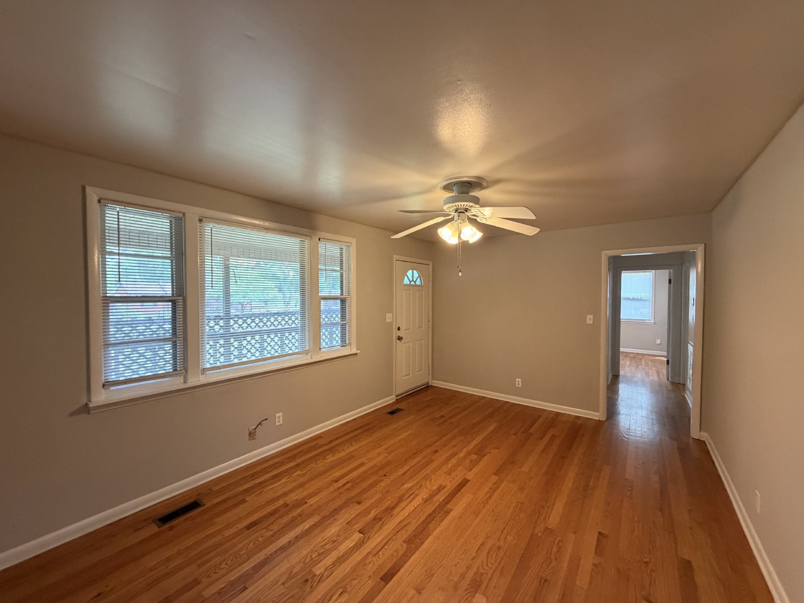 Available Immediatey! 3 Bedroom 1 Bath + Bonus & Screened in Porch property image