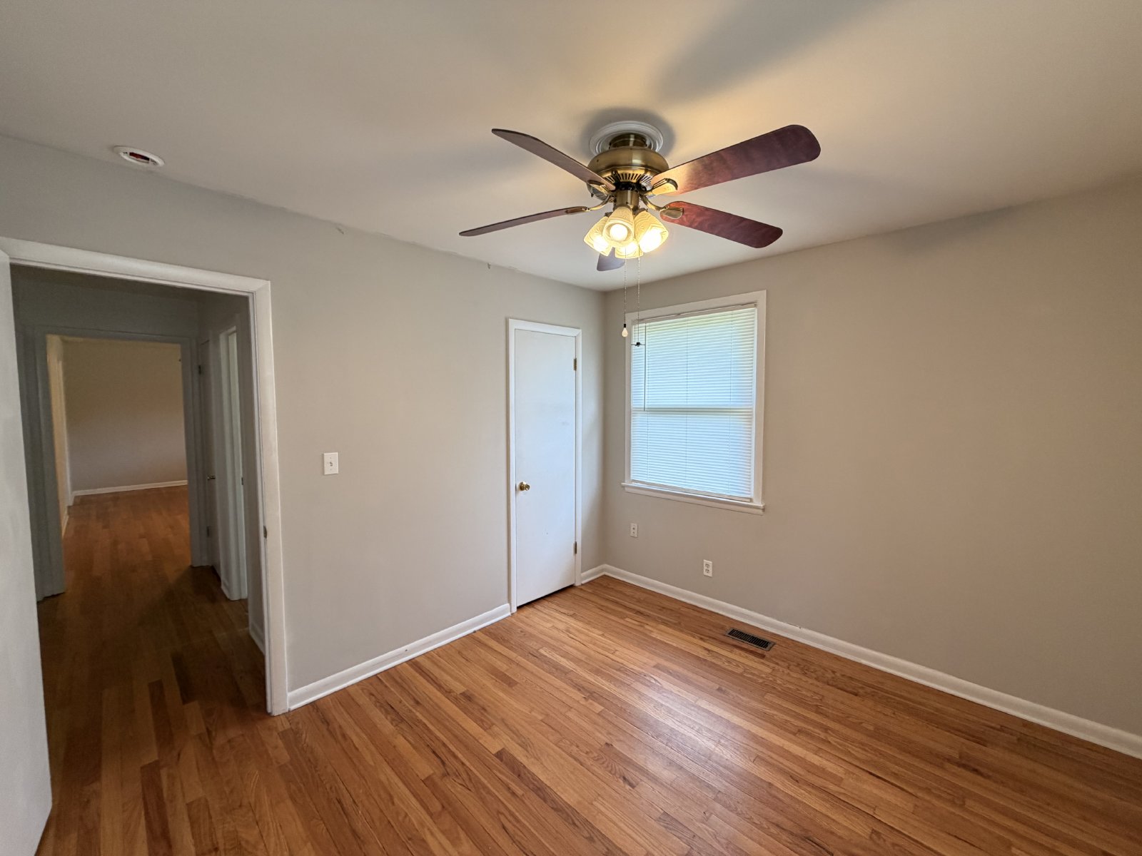 Available Immediatey! 3 Bedroom 1 Bath + Bonus & Screened in Porch property image
