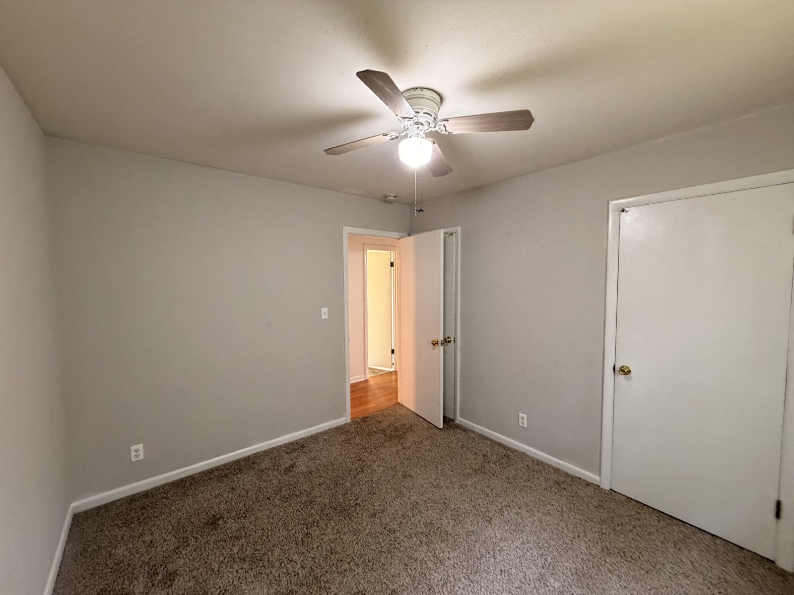 Available Immediatey! 3 Bedroom 1 Bath + Bonus & Screened in Porch property image