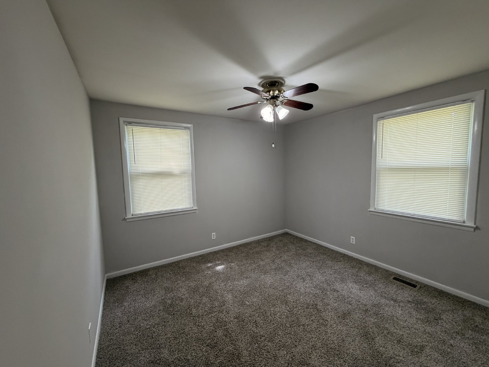 Available Immediatey! 3 Bedroom 1 Bath + Bonus & Screened in Porch property image