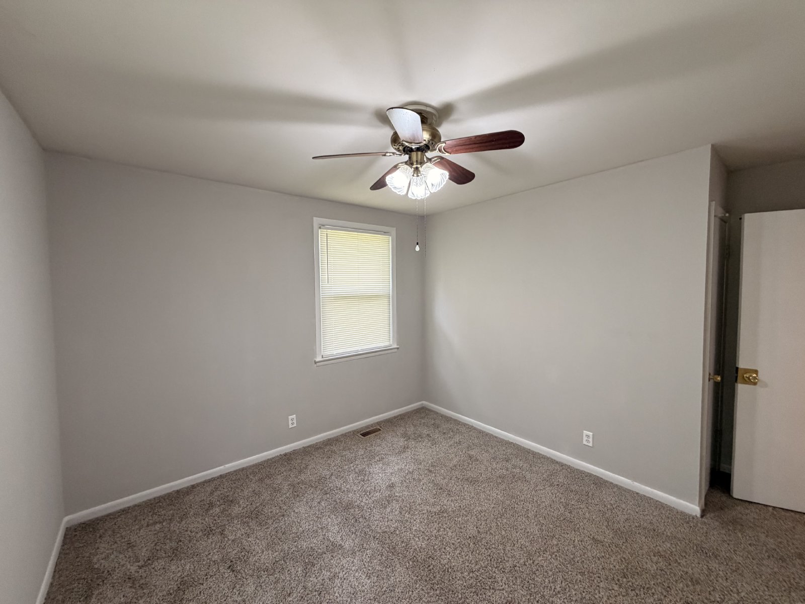 Available Immediatey! 3 Bedroom 1 Bath + Bonus & Screened in Porch property image