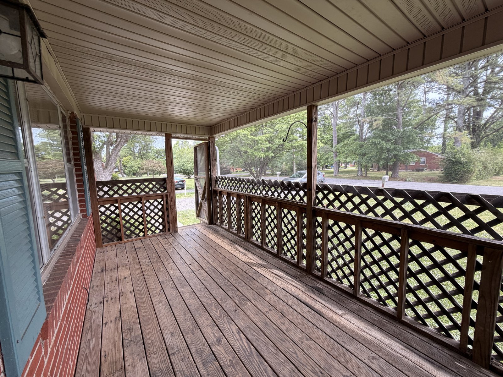 Available Immediatey! 3 Bedroom 1 Bath + Bonus & Screened in Porch property image
