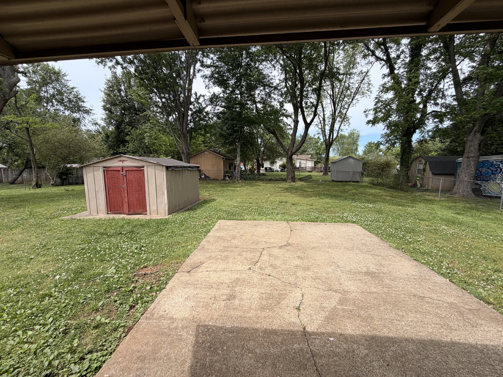 Available Immediatey! 3 Bedroom 1 Bath + Bonus & Screened in Porch property image