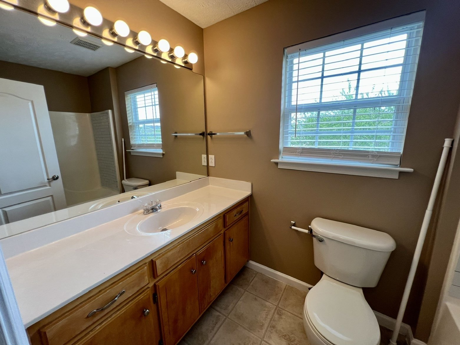 3 Bedroom 2.5 Bath Home in Oxford Hall - South Murfreesboro *New Carpet* property image