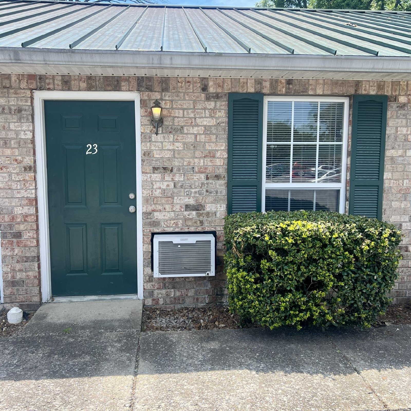 1BR 1BA Ground Level Apt., Free Water! - *No pets* property image