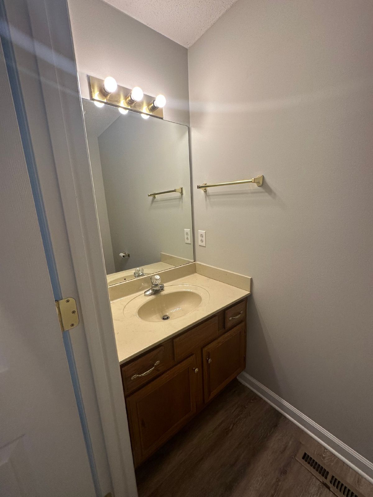 Cute 2 Bed 2.5 Bath House Near MTSU! property image