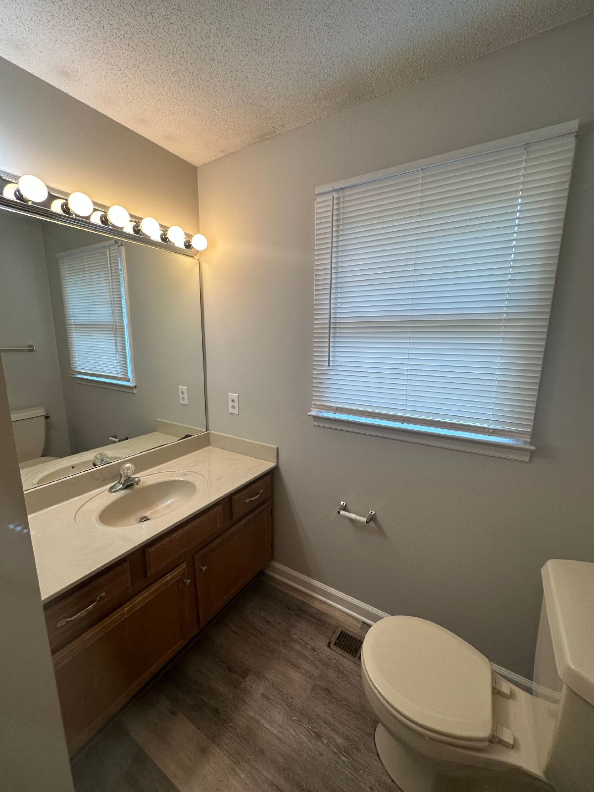 Cute 2 Bed 2.5 Bath House Near MTSU! property image