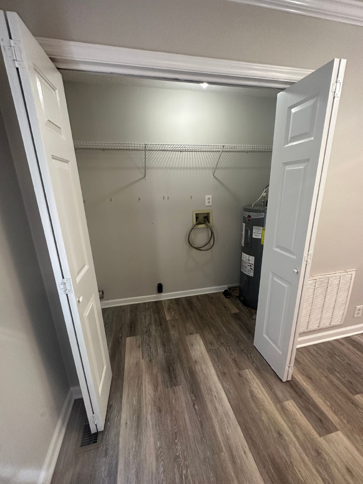 Cute 2 Bed 2.5 Bath House Near MTSU! property image
