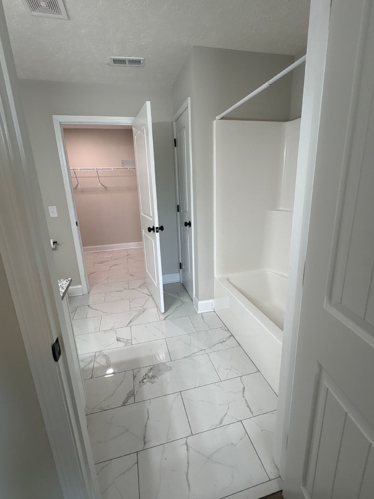 Spacious 3 Bed 2 Bath Duplex with Fenced-In Backyard! property image