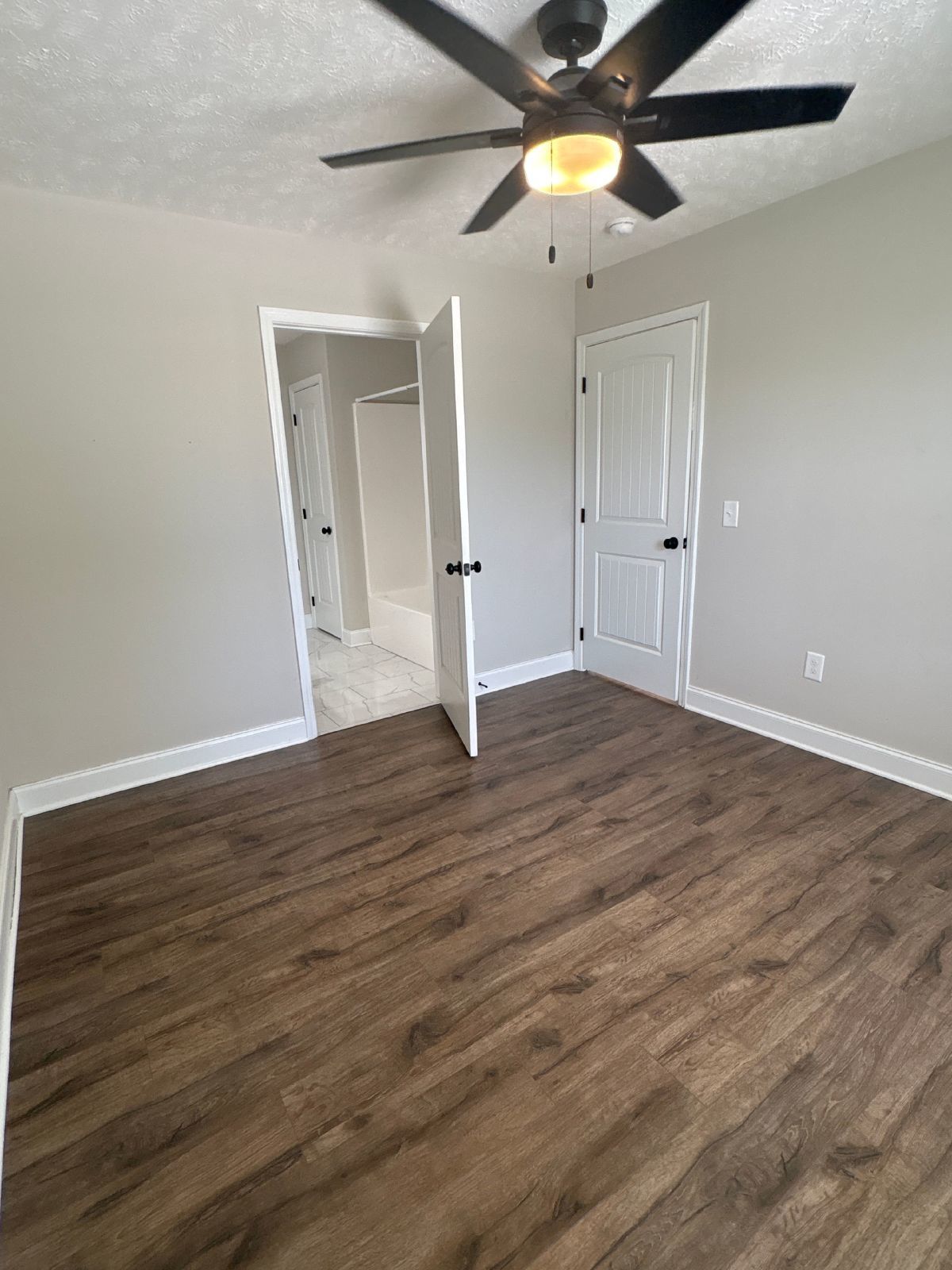 Spacious 3 Bed 2 Bath Duplex with Fenced-In Backyard! property image