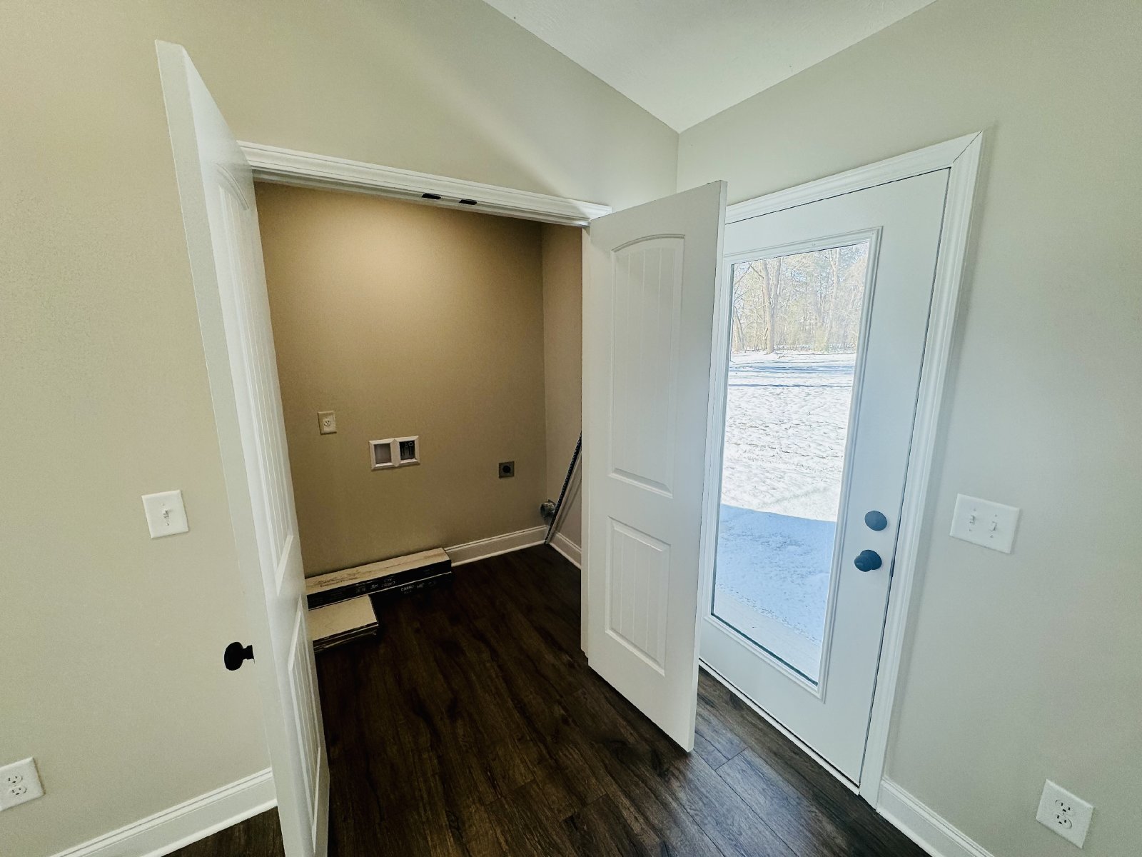 Spacious 3 Bed 2 Bath Duplex with Fenced-In Backyard! property image