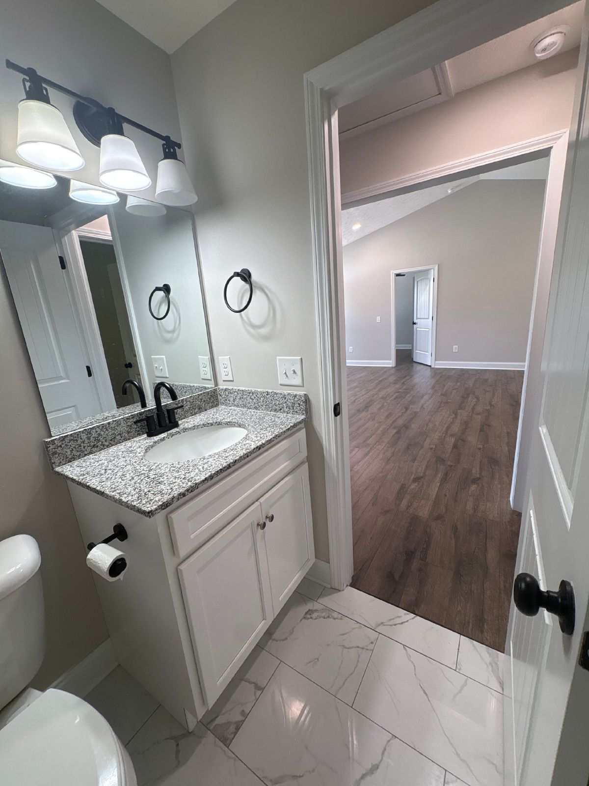 Spacious 3 Bed 2 Bath Duplex with Fenced-In Backyard! property image